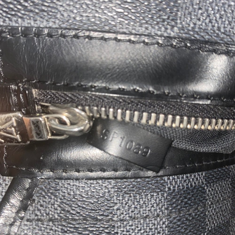 Louis Vuitton Daniel messenger bag - Picture 7 of 7